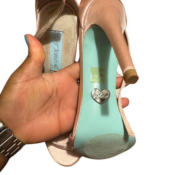 Betsey Johnson Ballet Pink Heels Size 7 - Picture 3 of 5